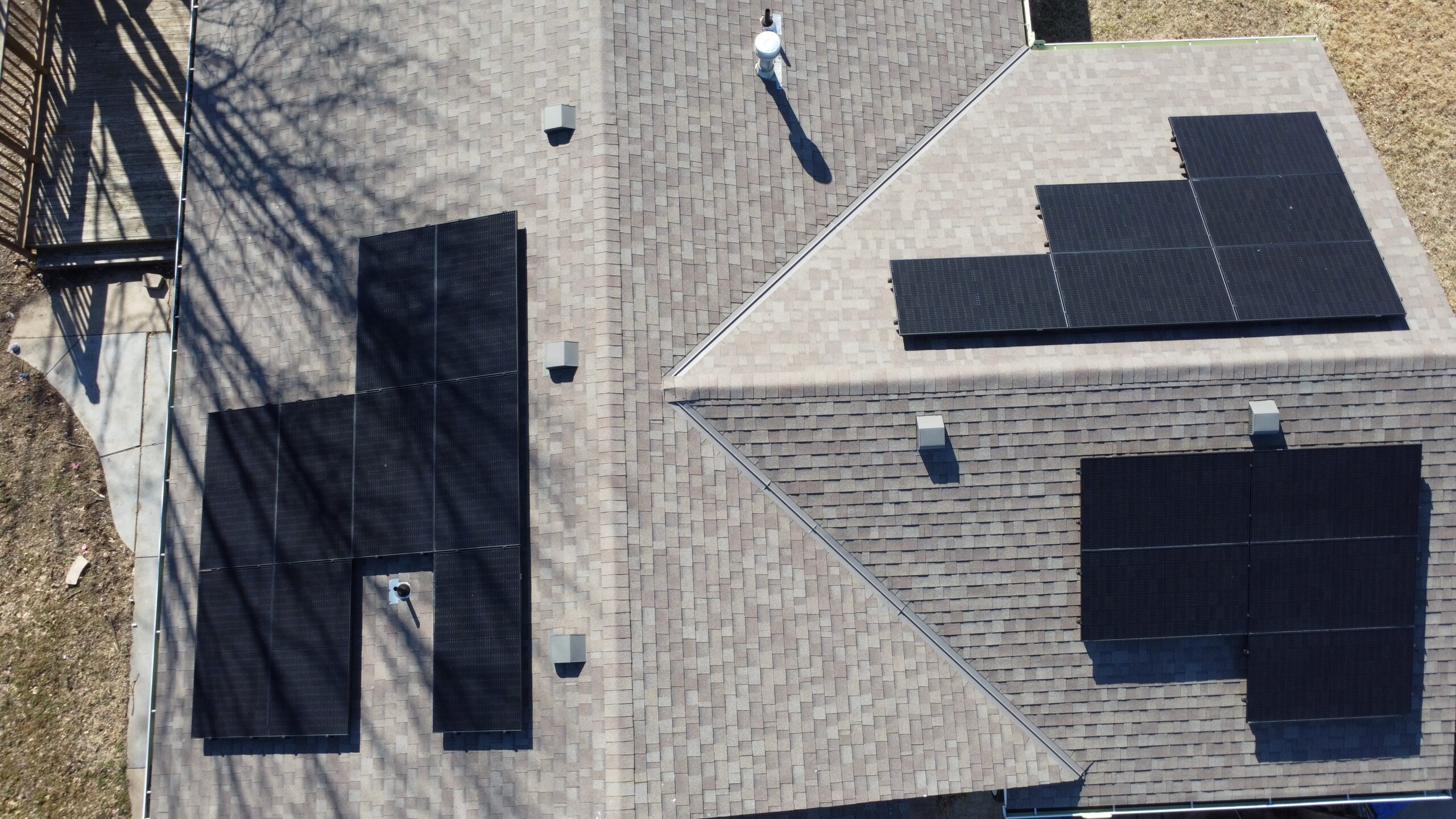 A great looking install of Solar Panels from Pro Terra Solar.